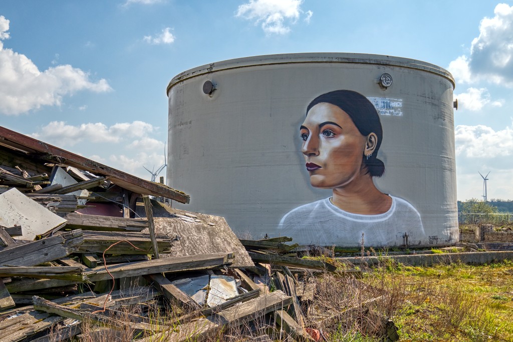 HDR graffiti streetart art kunst factory usine fabriek urbex chemie chemical industry industrie lost abandoned abandonnee decay vervuild pollution vervuiling